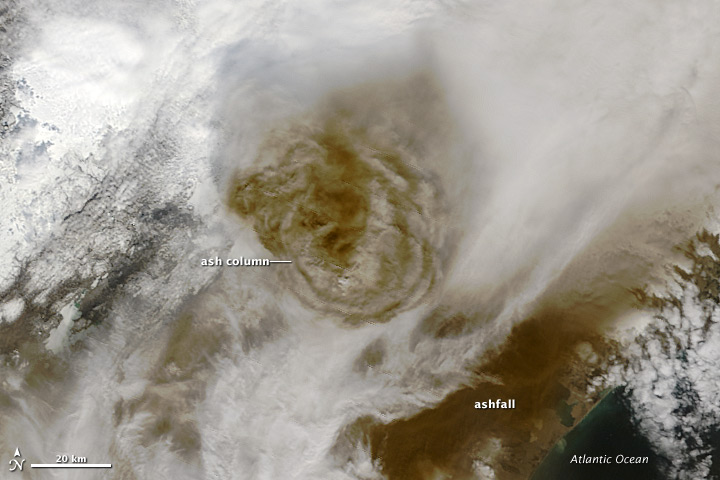 Satellite Photos Show Iceland's Grimvotn Volcano Eruption From Space